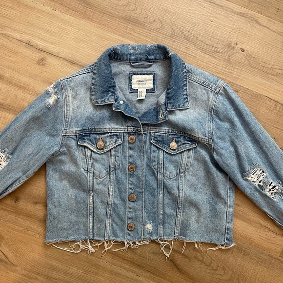 ❌SOLD❌ FOREVER 21 Distressed Cropped Denim Jacket - Picture 7 of 11